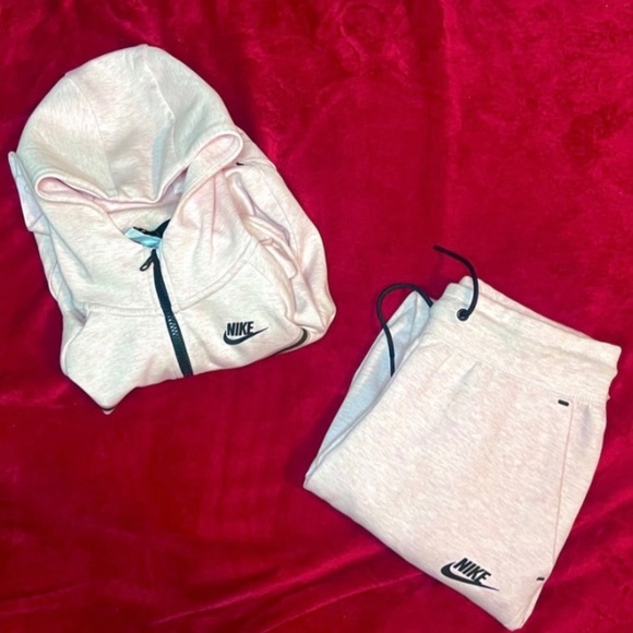 NIKE TRACKSUIT - Picture 1 of 1